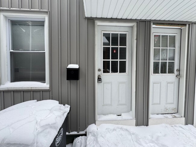 Building Photo - 3026 Monroe Ave