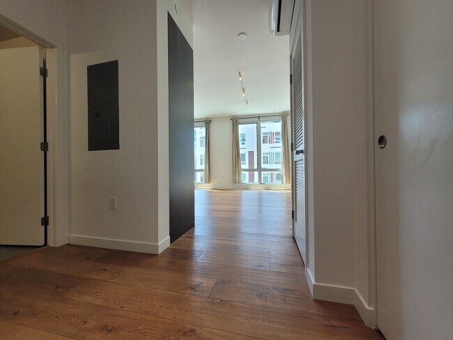 Building Photo - Newer Studio Condominium Built-in 2016 wit...