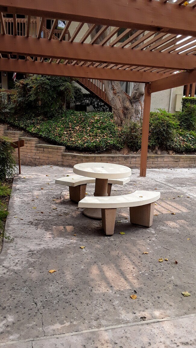 Foto del edificio - 6354 Rancho Mission Rd