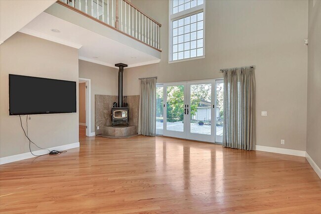 Building Photo - Beautiful Home in Monte Sereno