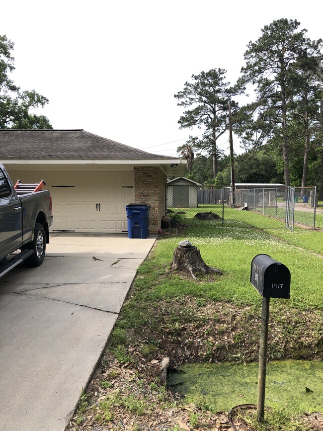 Fenced yard - 1917 Aymond St