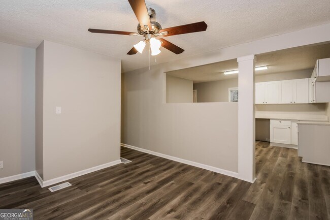 Foto del edificio - 3687 Saturn Dr NW