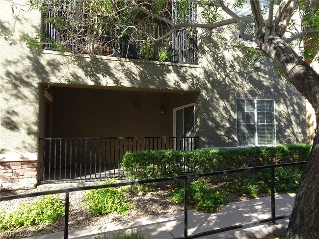 Building Photo - 6868 Sky Pointe Dr
