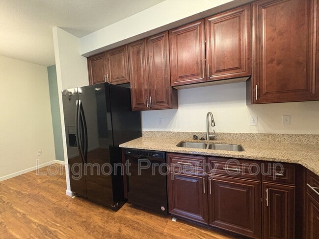 Building Photo - 804 Summer Hawk Dr