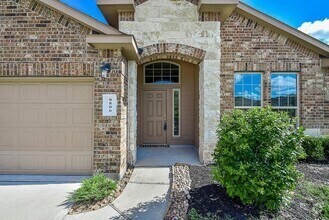 Building Photo - 8806 Alicia Dr