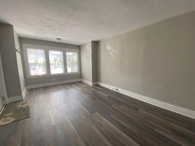 Building Photo - 2622 Tilbury Ave