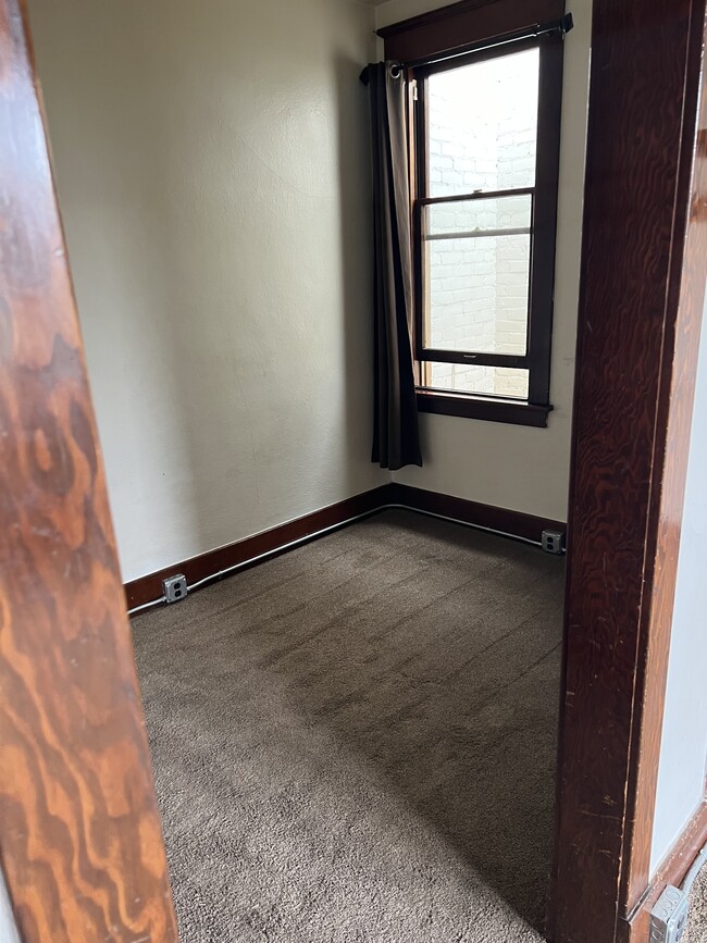 Building Photo - 632 W Quartz St