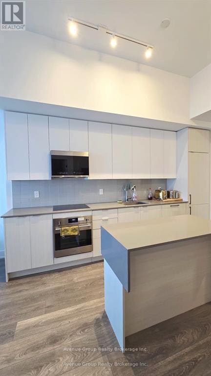 Photo du bâtiment - 2489 Taunton Rd