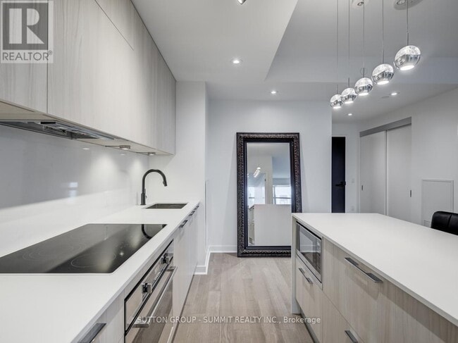 Photo du bâtiment - 501-1501 Adelaide St W