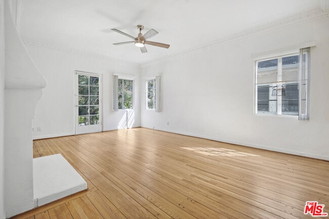 Foto del edificio - 201 S Poinsettia Pl