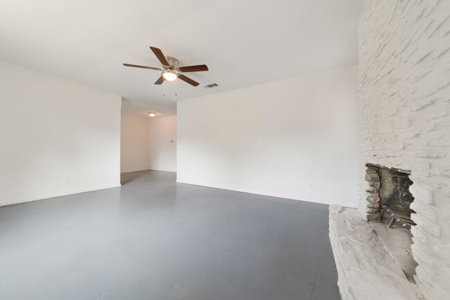 Building Photo - 2517 Glen Springs Way
