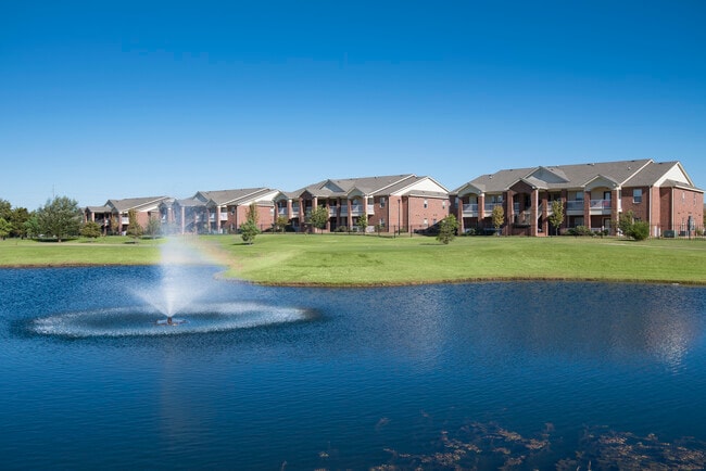 Building Photo - The Links at Norman