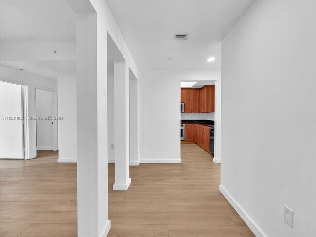 Foto del edificio - 3340 NE 190th St