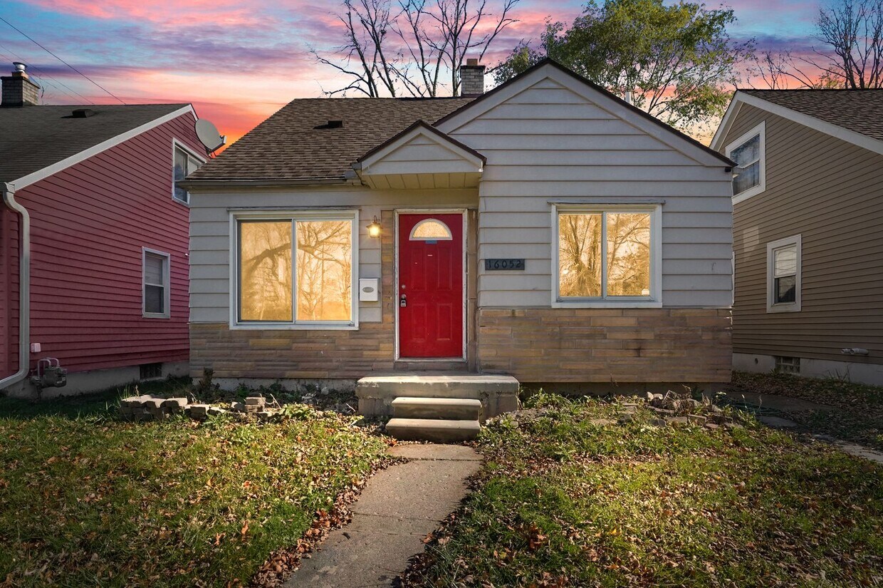 Primary Photo - Welcome to this charming 3-bedroom, 2-bath...