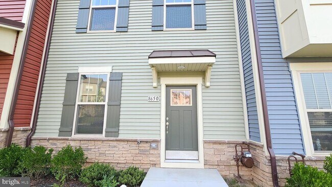Foto del edificio - 8650 Satinwood Dr