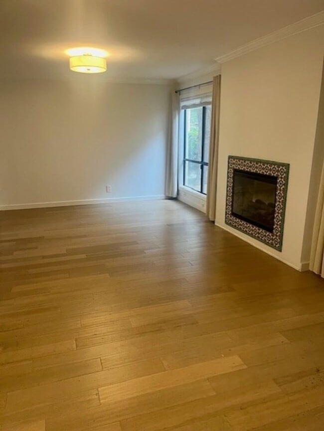 Building Photo - Beautiful Update 2 Bedroom 2 Bathroom Condo