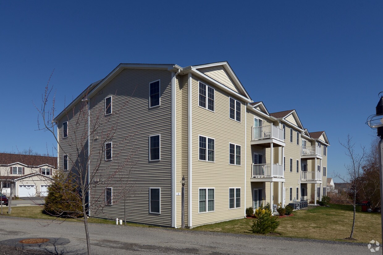 1 Gray Coach Ln, Cranston, RI 02921 Apartments in Cranston, RI