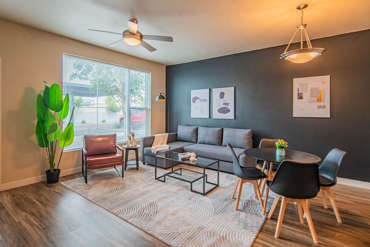 Foto principal - 2044 S Willow Creek Apartment