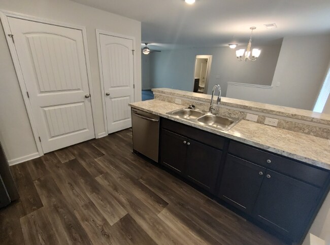 Foto del edificio - Move in Ready! Easy & Quick move-in process