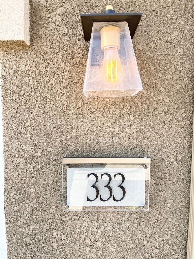 Building Photo - 333 Halisan Ct