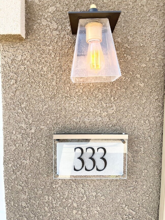 Foto del edificio - 333 Halisan Ct