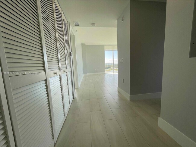 Foto del edificio - 2000 Metropica Wy