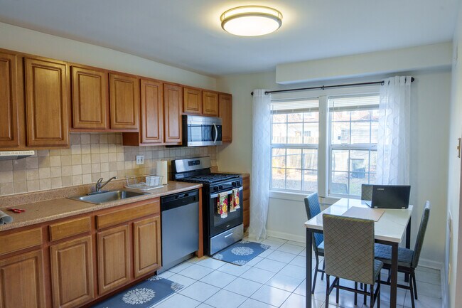 Foto del edificio - 8439 Pioneer Dr