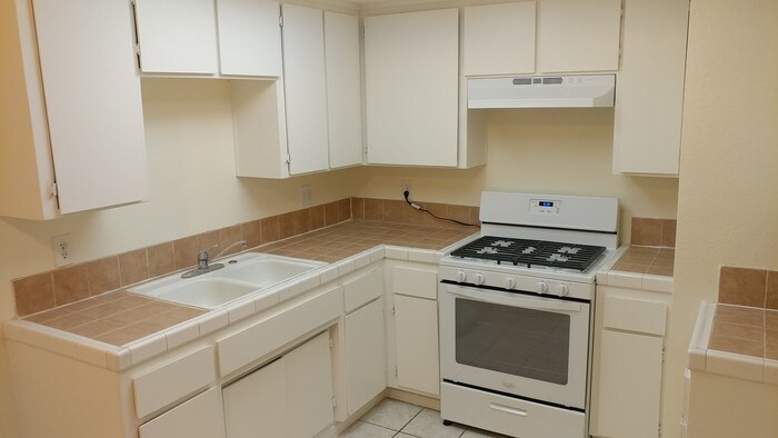 Primary Photo - 16500 Orange St