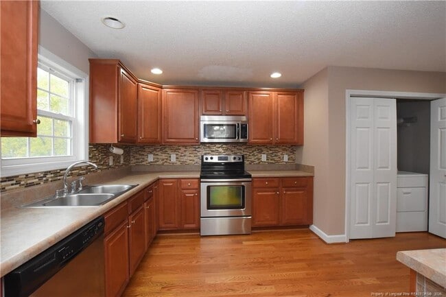 Building Photo - 730 Northview Dr