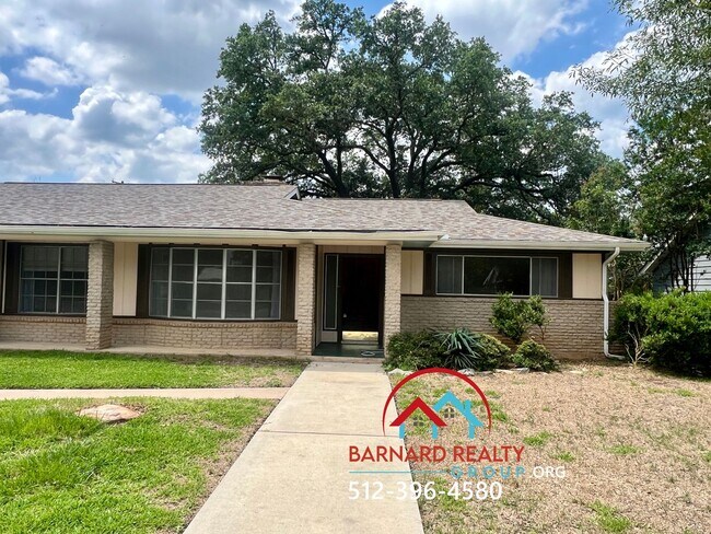 Foto del edificio - Available Early July: House Built for a Family