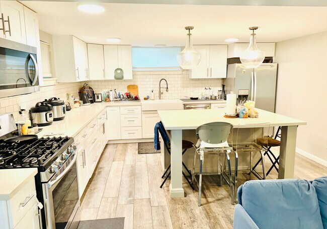 Full Kitchen - stainless steel appliances - 2112 155th Ln SE