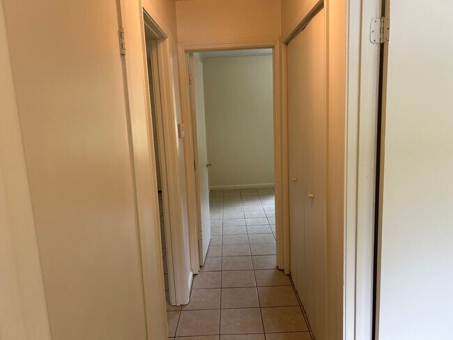 Foto del edificio - 685 Hill Rd