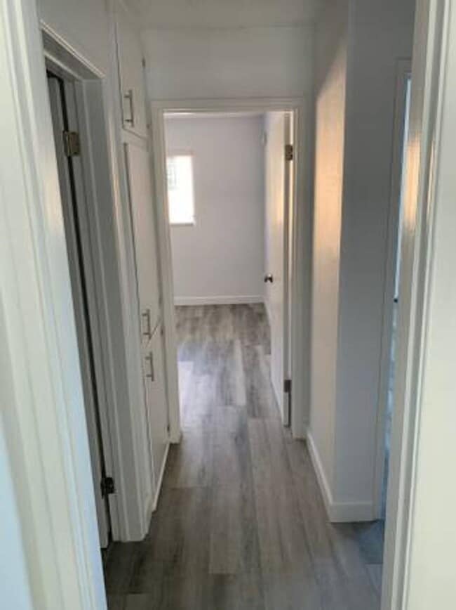 Interior Photo - College Manor