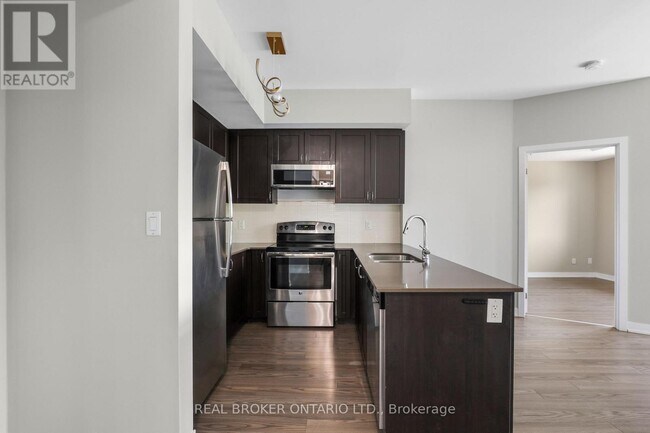 Photo du bâtiment - 3560 St Clair Ave E