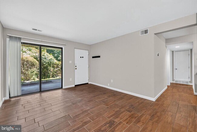 Foto del edificio - 8509 Barrington Ct