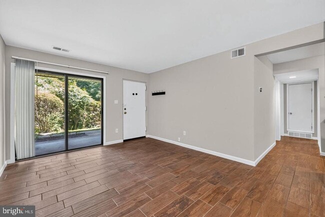 Building Photo - 8509 Barrington Ct