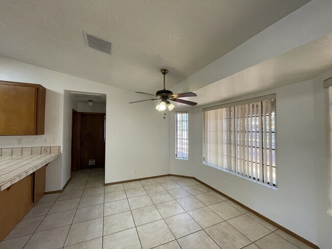 Building Photo - 14625 Live Oak St