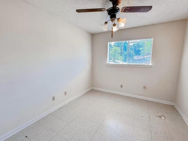 Building Photo - 620 Dogwood St