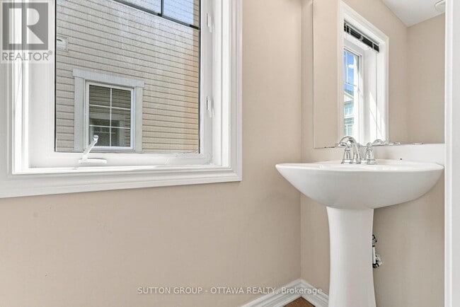 Building Photo - 2621 Baynes Sound Way