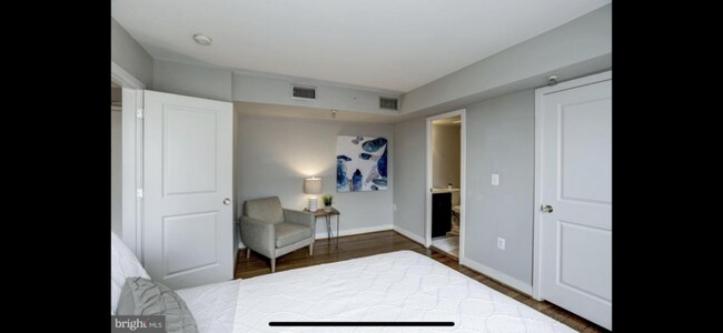 Building Photo - 420 16th St SE