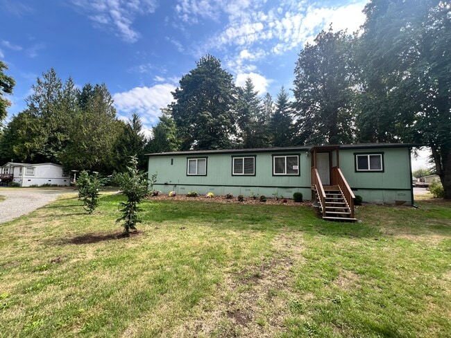 Building Photo - 1042 Clubhouse Ln SE