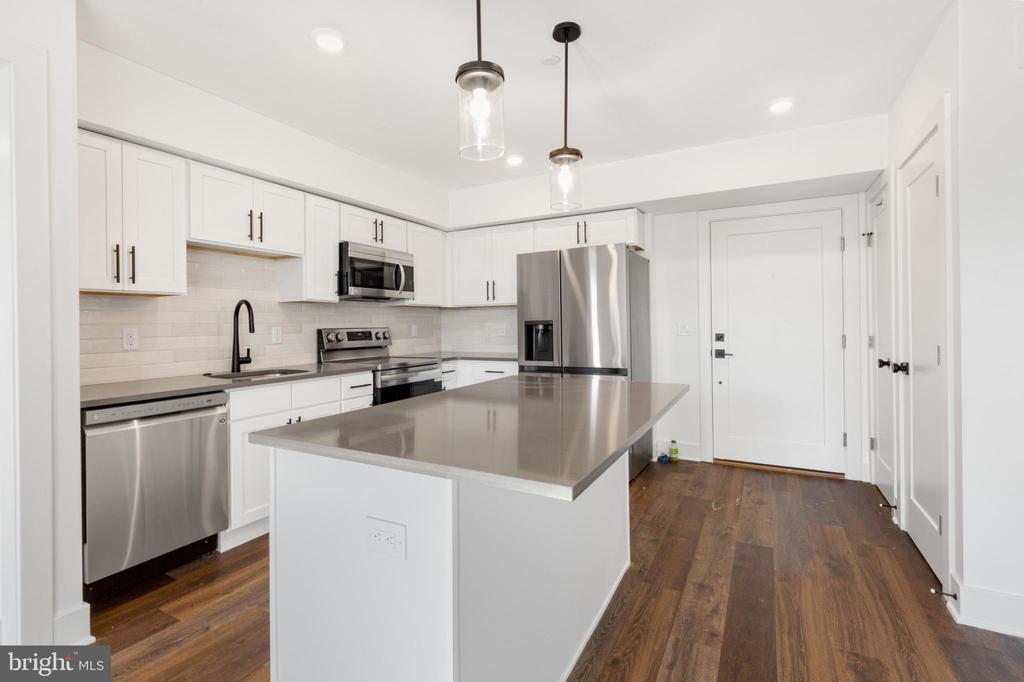 Foto principal - 7037 Ridge Ave