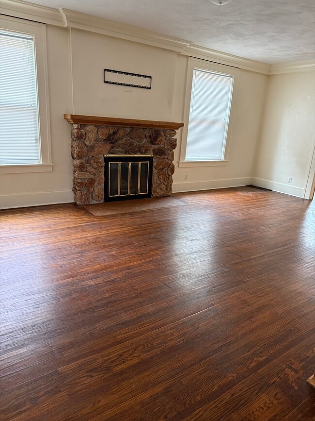 living room - 827 N Rebecca Pl