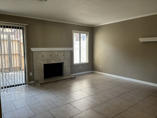 Building Photo - 425 N Center Ct