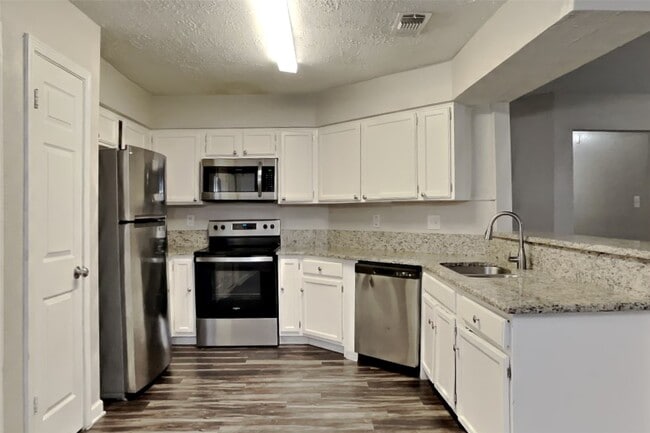 Foto del edificio - 11915 Fork Creek Dr