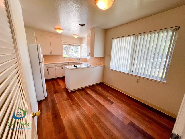 Foto del edificio - $2495 - 2bd/1ba in the heart of Campbell
