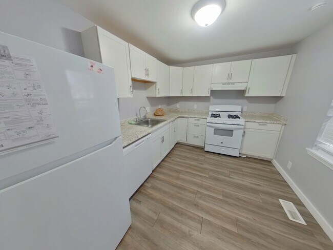 Building Photo - *4321 E Bayley St