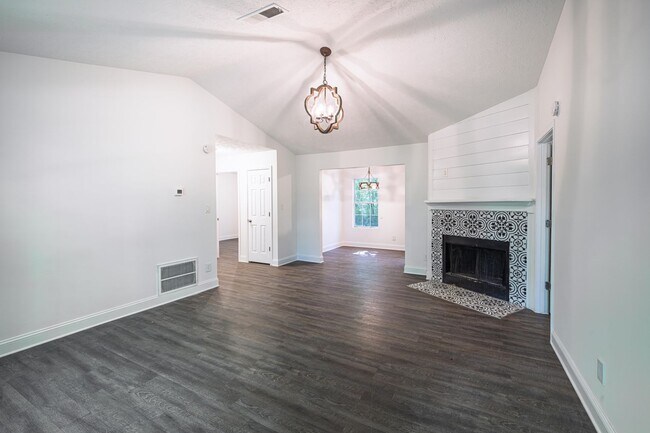 Foto del edificio - Updated Ranch on 1.6 Acres in Senoia. East Coweta Schools!