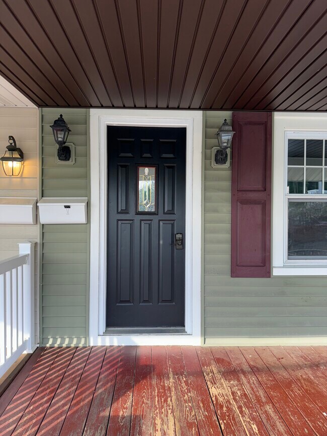 FRONT ENTRANCE - 114 S 20th St