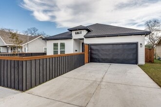 Building Photo - 2534 Southland St